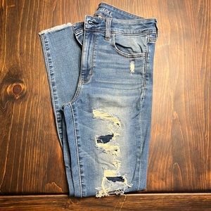 American Eagle Women’s high-waisted Distressed Skinny Jeans